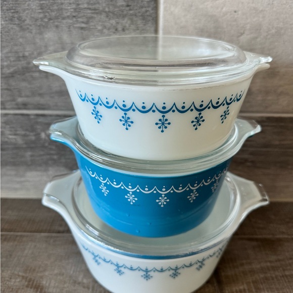 Vintage Pyrex Snowflake Garland casserole set 474, 473 and 472 with lid (6pcs) - Picture 3 of 7